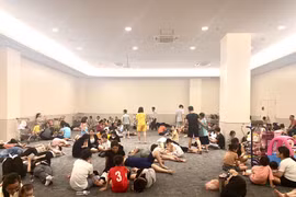 Thuê khách sạn, vào trung tâm thương mại tránh nóng vì cắt điện