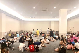 Thuê khách sạn, vào trung tâm thương mại tránh nóng vì cắt điện