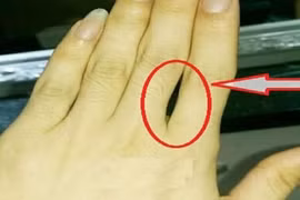 Xòe bàn tay đếm kẽ hở ngón tay, biết ngay vận mệnh tương lai giàu có hay túng thiếu