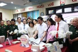 Bắc Ninh trưng bày tư liệu kỷ niệm 50 năm thống nhất đất nước