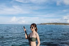 Chèo SUP, lặn biển ngắm san hô ở đảo Phú Quý