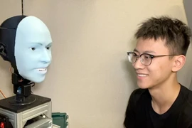 Robot thế hệ mới có khả năng bắt chước nụ cười con người