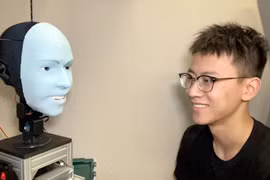 Robot thế hệ mới có khả năng bắt chước nụ cười con người