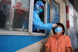 15.559 ca COVID-19 tại 57 tỉnh thành, Hà Nội tiếp tục đứng đầu số mắc mới