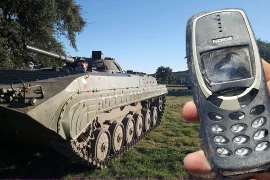 Xuất hiện chiếc điện thoại siêu nồi đồng cối đá