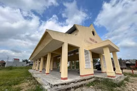 Quảng Ngãi: Lãng phí khu chợ tiền tỷ xây xong rồi... bỏ hoang 