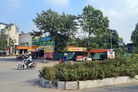 Hà Nội: Nhiều cơ sở kinh doanh lụp xụp, lấn chiếm vỉa hè ở Đại Mỗ