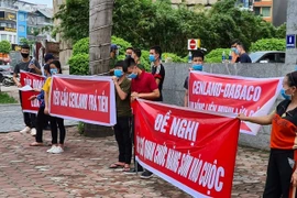 Lùm xùm tại dự án Vườn Sen: Bao lần khách "vây ráp" Cen Land đòi tiền?