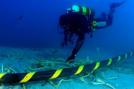 Vì sao Việt Nam hay đứt cáp quang biển?