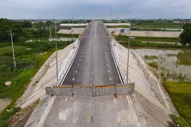 Cận cảnh cầu Hà Bắc 2 gần 400 tỷ nằm đắp chiếu