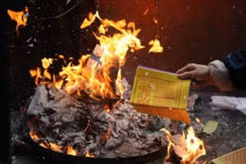 Hóa vàng mùng 3 Tết thế nào cho đúng cách để may mắn trọn năm? 