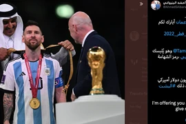 Chiếc áo choàng Messi mặc khi nâng cúp được hỏi mua