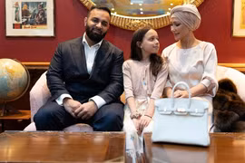 Rich kid 11 tuổi diện outfit hàng tỷ đồng gây tranh cãi trên TikTok