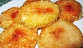 Sau Tết cả 20 ngày, bánh chưng bị mốc có ăn được không?