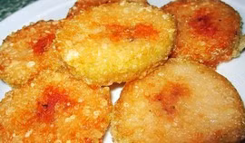 Sau Tết cả 20 ngày, bánh chưng bị mốc có ăn được không?