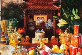 Đặt 3 vật này lên bàn thờ: Thần Tài hài lòng, gia chủ cầu gì được nấy