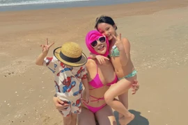 Diệp Lâm Anh diện bikini nhỏ xíu khoe thân hình bốc