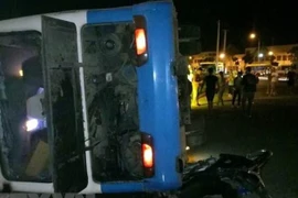 Ôtô chở công nhân va chạm với xe tải khiến 3 người thương vong