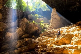 Khám phá “Tiểu Sơn Đoòng” thu nhỏ trong lòng Ngườm Ngao