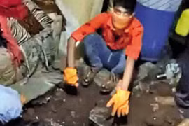 Vợ báo tin chồng mất tích, lớp xi măng trong bếp hé lộ sự thật 