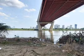 Vụ chồng bỏ xe trên cầu Thăng Long: Điều tra nguyên nhân tử vong