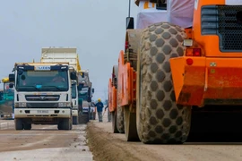 Cận cảnh cao tốc Mai Sơn - QL45 chuẩn bị hoàn thành