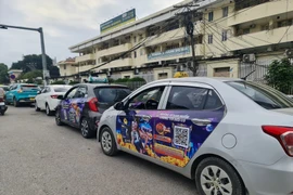 Hà Nội: Taxi dán quảng cáo website cờ bạc trực tuyến khắp xe