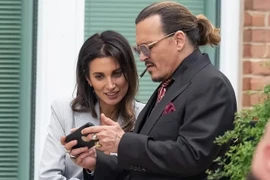 Bạn gái mới của Johnny Depp là con ông trùm bất động sản