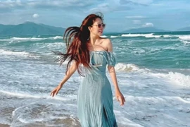 Vóc dáng gợi cảm của bà xã Lý Hải dù trải qua 4 lần sinh nở