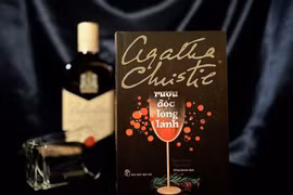 Tình yêu, thù hận, tiền bạc trong "Rượu độc lóng lánh"