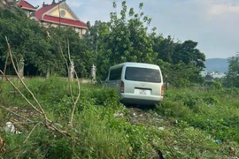 Bị CSGT Đà Nẵng tuýt còi, tài xế nhảy xuống hồ tẩu thoát