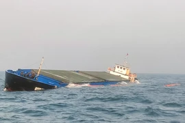 Tàu chở 4.000 tấn đá bột gặp nạn ở vùng biển Quảng Nam
