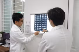 Phẫu thuật bóc khối u mỡ 5kg trong ổ bụng bệnh nhân 58 tuổi