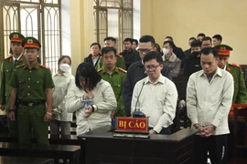 Cựu giám đốc phòng giao dịch ngân hàng lừa tiền tỷ để trả nợ