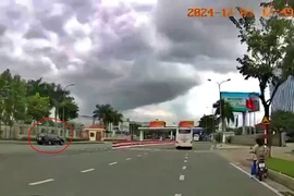 Đà Nẵng: Tài xế lái xe biển xanh đi ngược chiều vào sân bay 