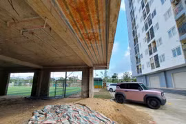 Nhóm thiếu niên ngang nhiên đốt pháo tự chế giữa khu dân cư gây hốt hoảng