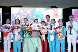 Nhiều nữ bệnh nhân bất ngờ với món quà 20/10 từ bệnh viện