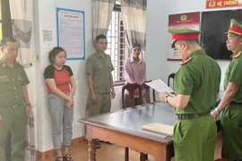 Lật tẩy thủ đoạn tráo đổi vàng thật thành vàng giả của nữ quái