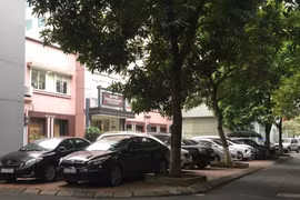 Hà Nội thiếu trầm trọng chỗ để xe ô tô