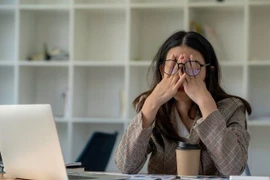 11 thói quen buổi sáng dễ làm gan nhiễm mỡ hay gặp ở người trẻ, nhất là dân văn phòng thích ngồi một chỗ