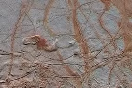 Sửng sốt phát hiện bất ngờ về bề mặt Mặt trăng Europa