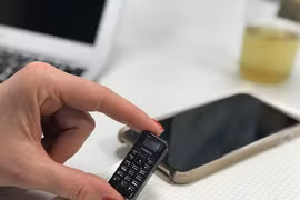 Thế giới từng là thời đại của điện thoại tí hon... siêu đáng yêu