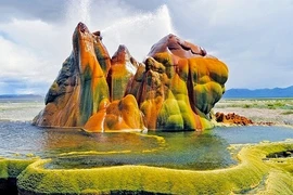 Tận mục mạch nước phun nhân tạo đẹp như tranh vẽ 