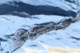 Tìm thấy cấu trúc căn cứ lạ dưới băng Nam Cực