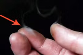 Mẹo biến thành siêu nhân xoa ngón tay ra khói 