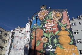 Bức tường đặc biệt hấp thụ ô nhiễm tương đương 780 cây xanh