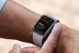 Apple Watch phát hiện COVID-19 có “đá văng” Samsung, Huawei?