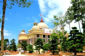 Choáng ngợp trước dinh thự lớn nhất Nam Bộ của đại gia Trầm Bê