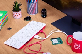 Cận cảnh bàn phím kiêm PC nhỏ gọn độc nhất vô nhị, giá 70 USD