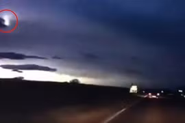 Sửng sốt quả cầu lửa bí ẩn rơi nổ ở Scotland